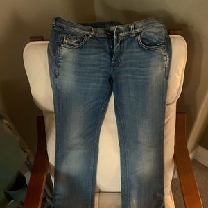 Doozy jeans- size 28. Excellent used condition.